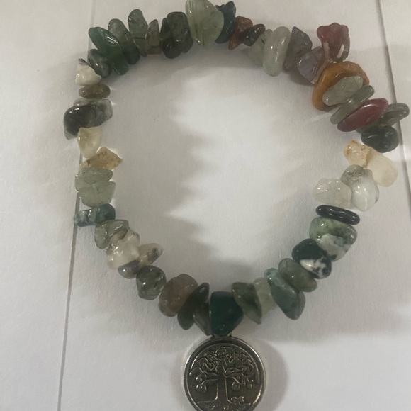 Green crystal like rock tree charm bracelet - Picture 8 of 8